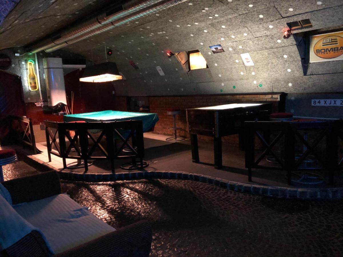 Whole Basement Former Pub 5 For Stag Do Budapest Extérieur photo