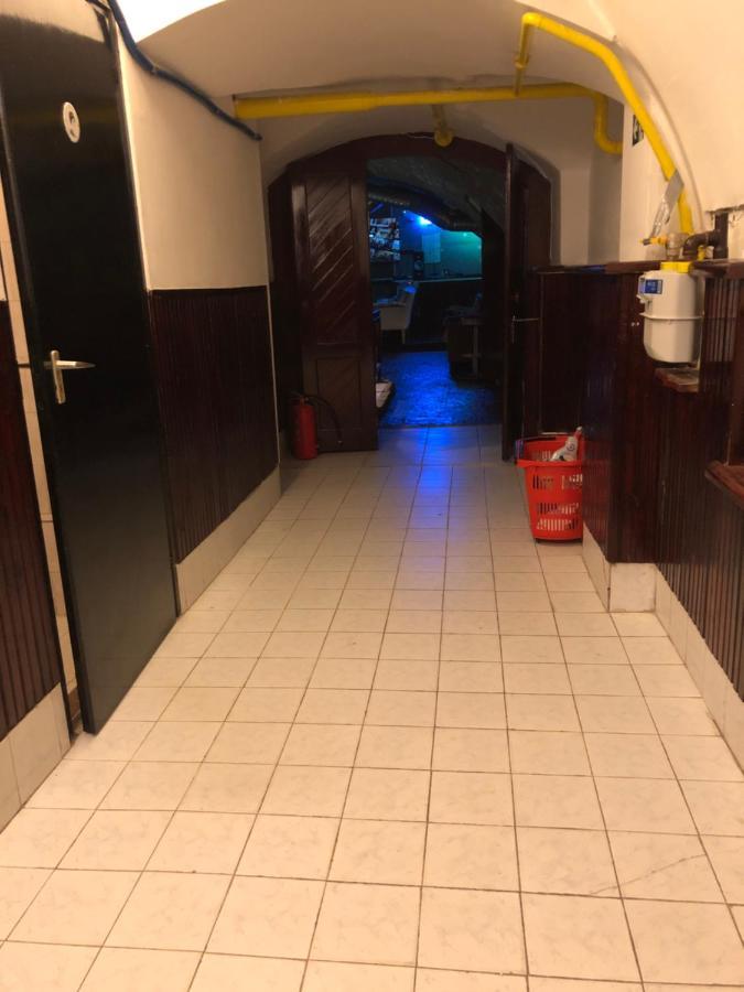 Whole Basement Former Pub 5 For Stag Do Budapest Extérieur photo