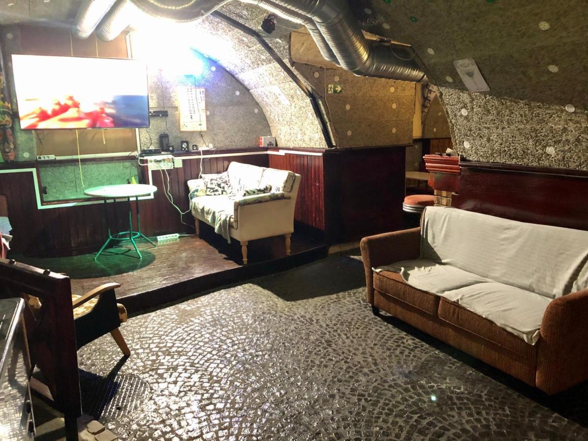 Whole Basement Former Pub 5 For Stag Do Budapest Extérieur photo